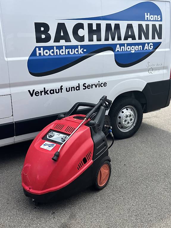 Heisswasser-Hochdruckreiniger bei der Hans Bachmann Hochdruckanlagen AG in Bütschwil